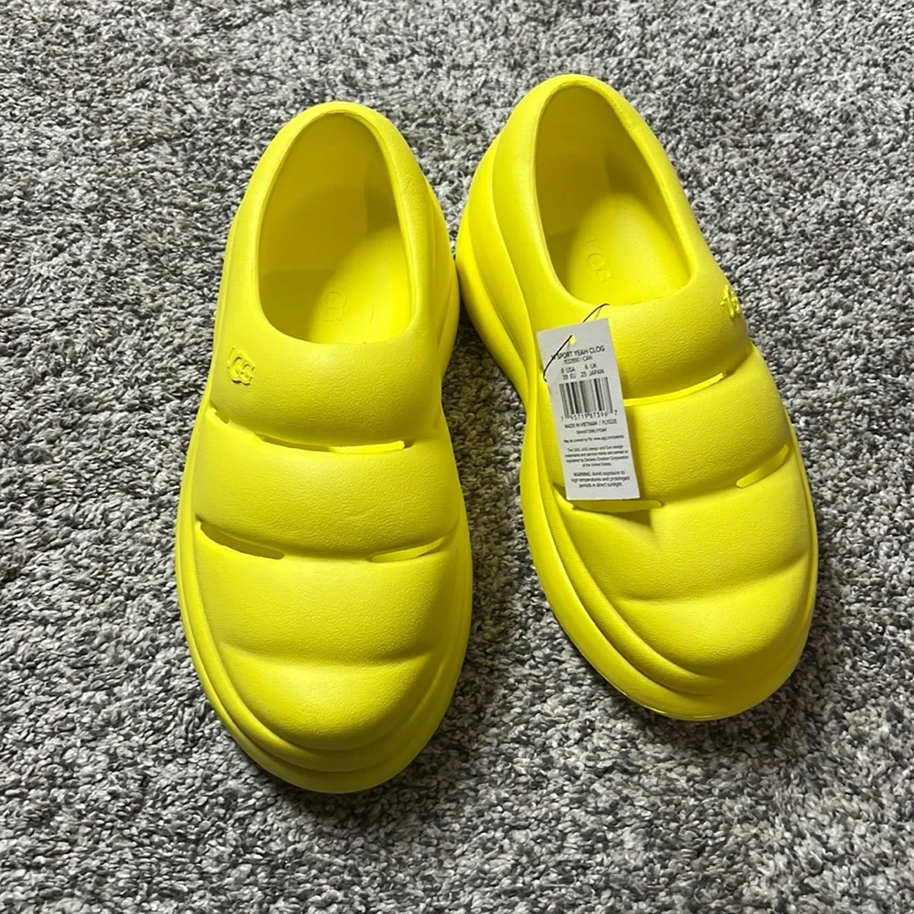 UGG Sport Yeah Clog. Excluded from deals/promotions - Picture 2 of 5